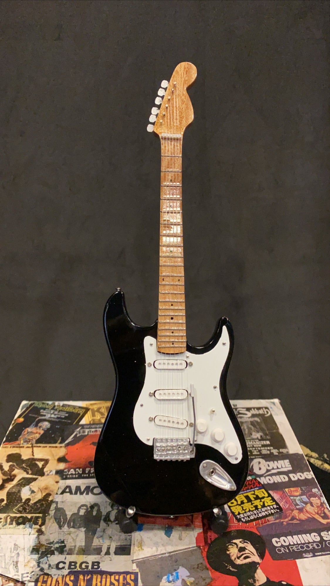 Fender Backstage Fender Stratocaster Black Miniature Guitar - Backstage Originals