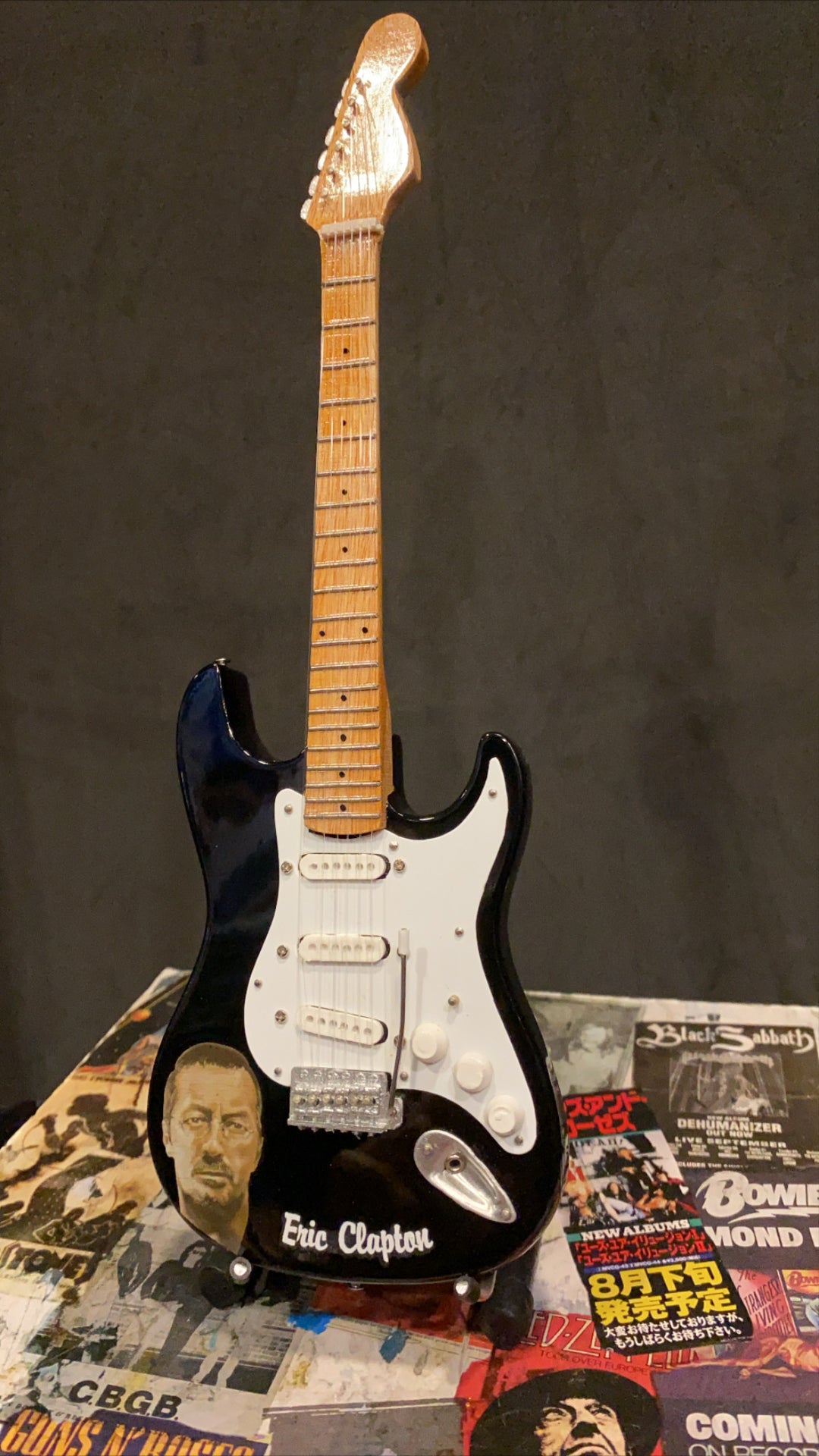 Eric Clapton Fender Stratocaster Miniature Guitar