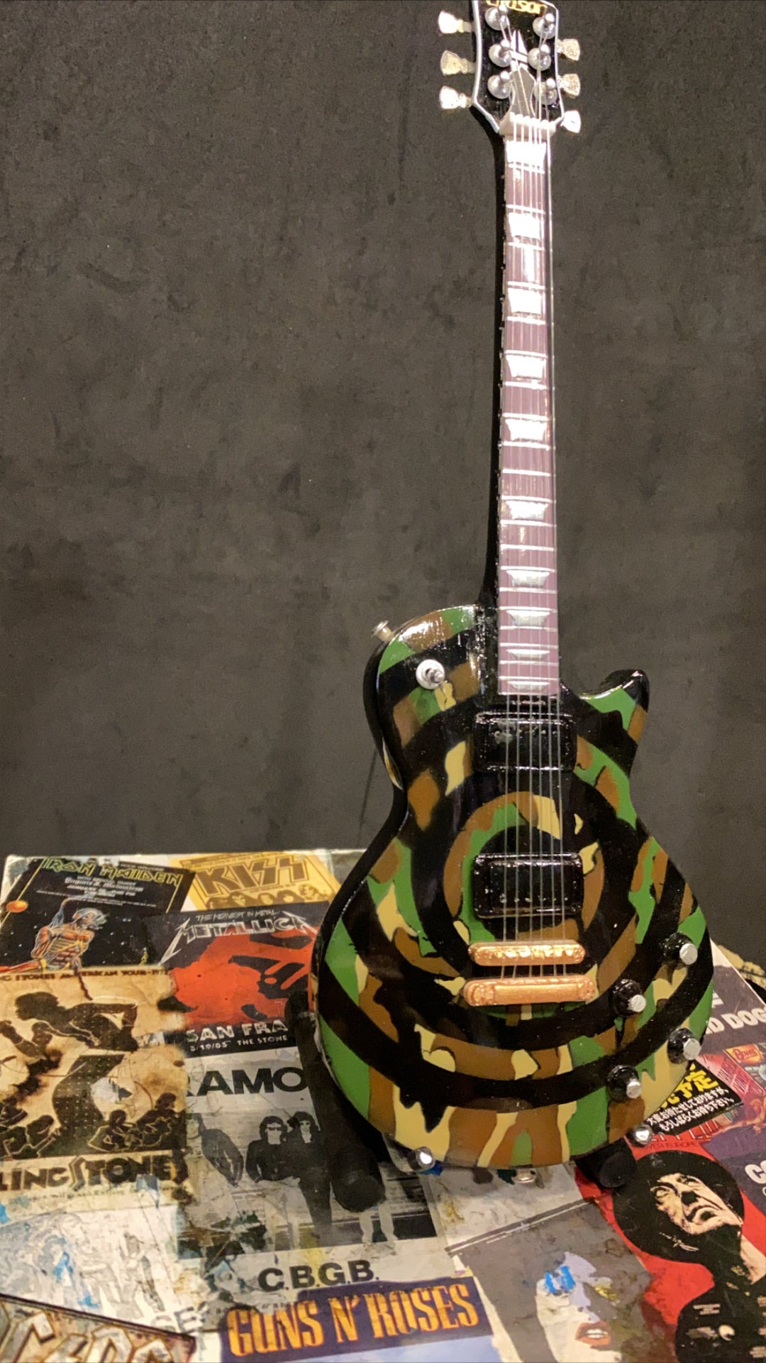 OZZY OSBOURNE Zakk Wylde Camo Les Paul Miniature Guitar