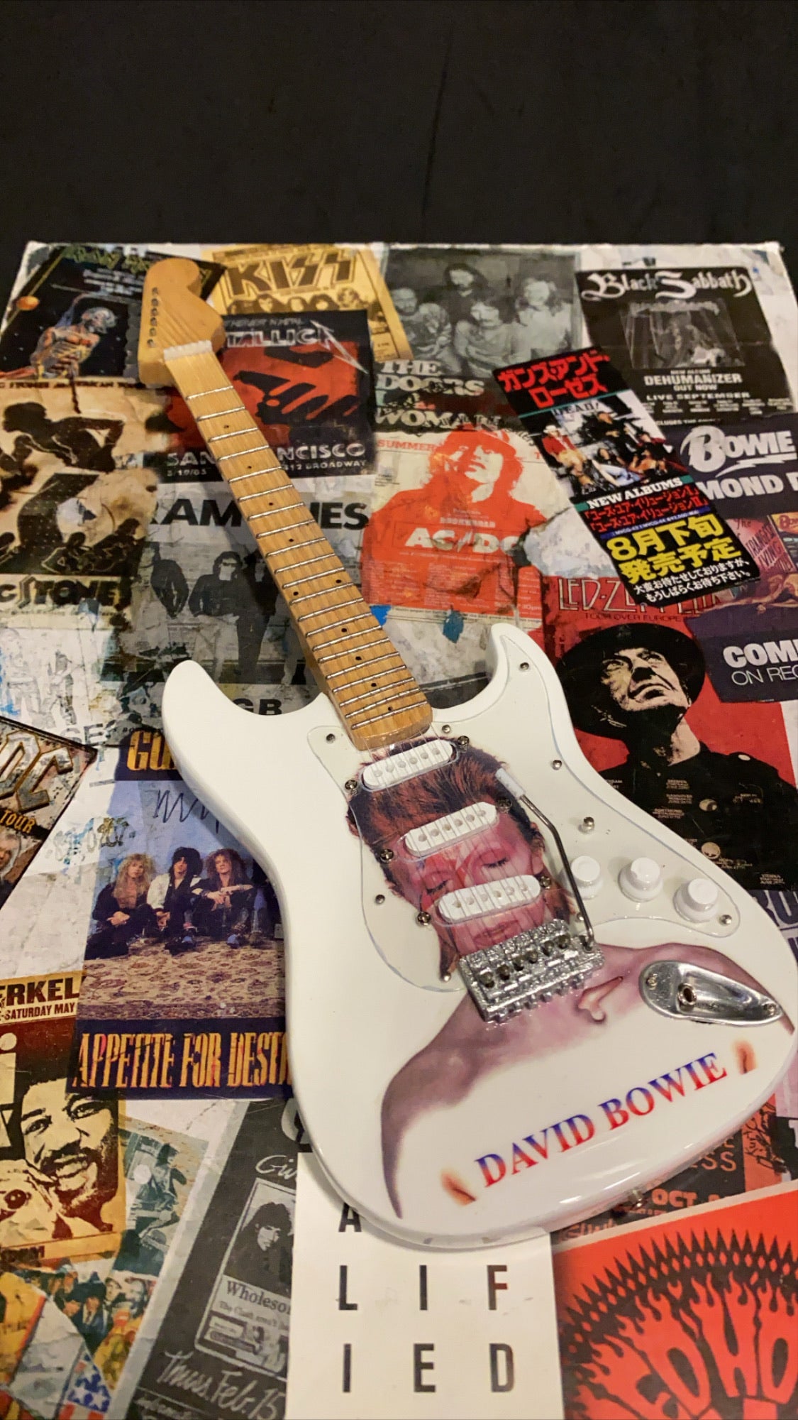 Image of Miniature Guitar - David Bowie Stratocaster